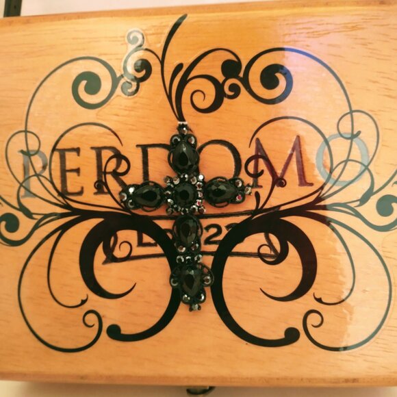 Suenos de Saundra Upcycled Collection, Perdomo Cigar Box Purse - Picture 2 of 15